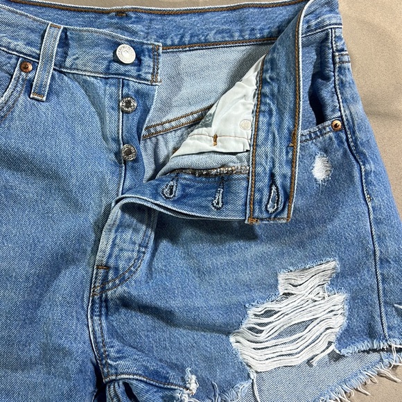Levi’s women 501 shorts - Picture 5 of 6
